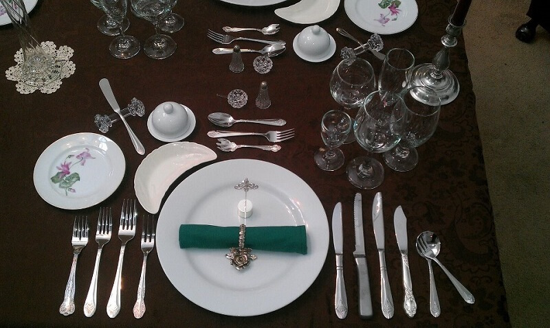 Formal-table-setting