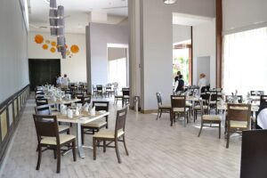 Right restaurant furniture