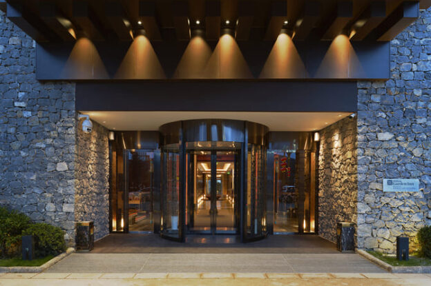 Restaurant Rear Exit How to Design Restaurant Exteriors That Customers Love | Missouri Table ...