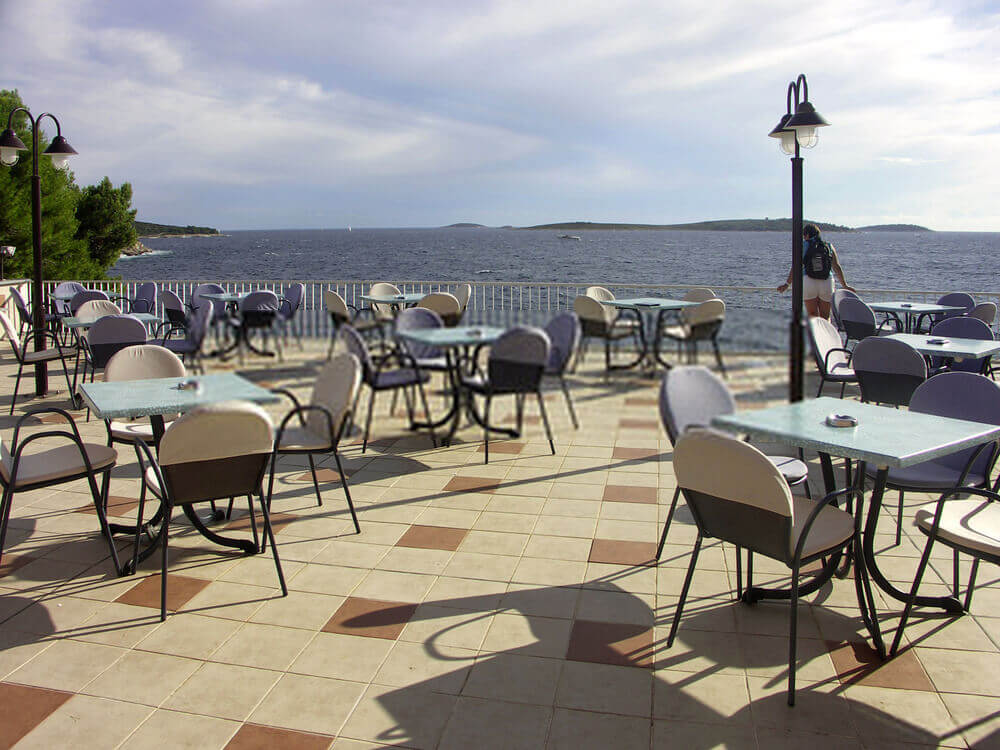outdoor dining furniture