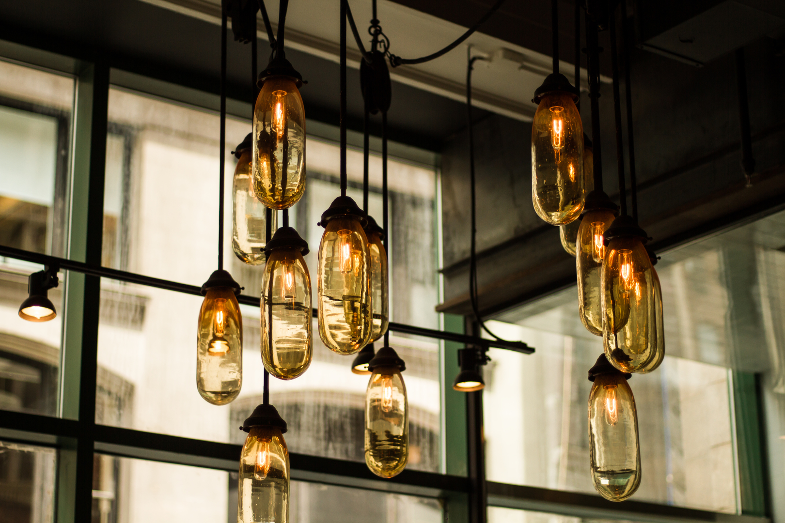 restaurant-lightings as design tips for busy restaurants