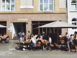 How to Find Perfect Patio Table Sizes for Your Restaurant?