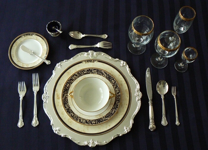 table setting etiquette